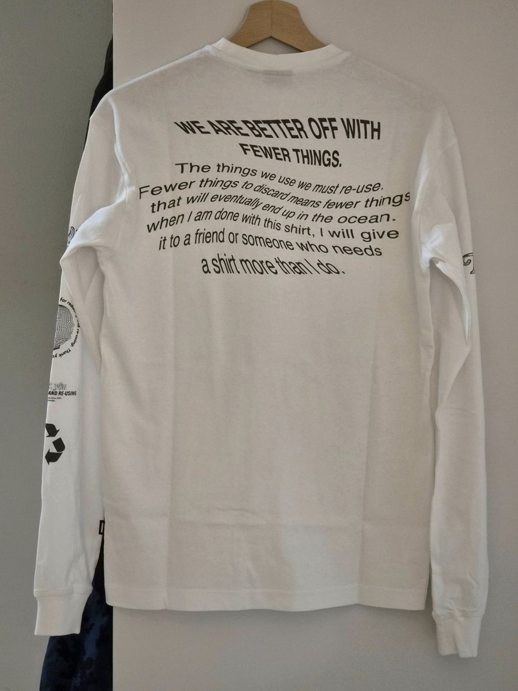 Calvin Klein T-Shirts: Beiges Calvin Klein T-Shirt – Neu und originalverpackt aus Zürich von New_username 5