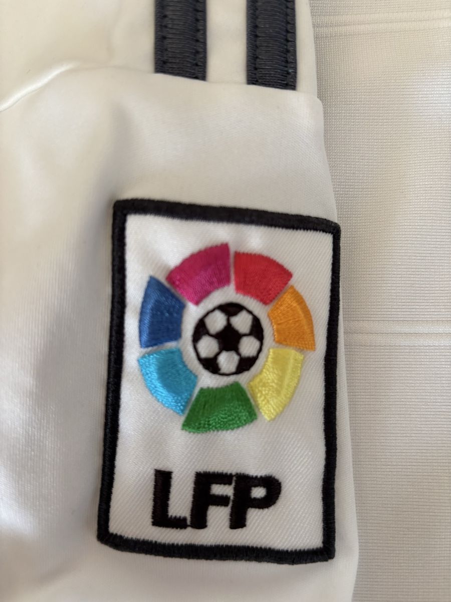 Real Madrid Canottiere & Pantaloni: Real Madrid Trikot Benzema – Usato da Zürich venduto da ChampShirts 5