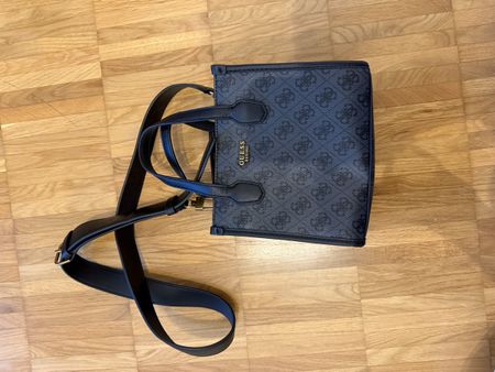 Guess Handtasche, neuwertig, klein