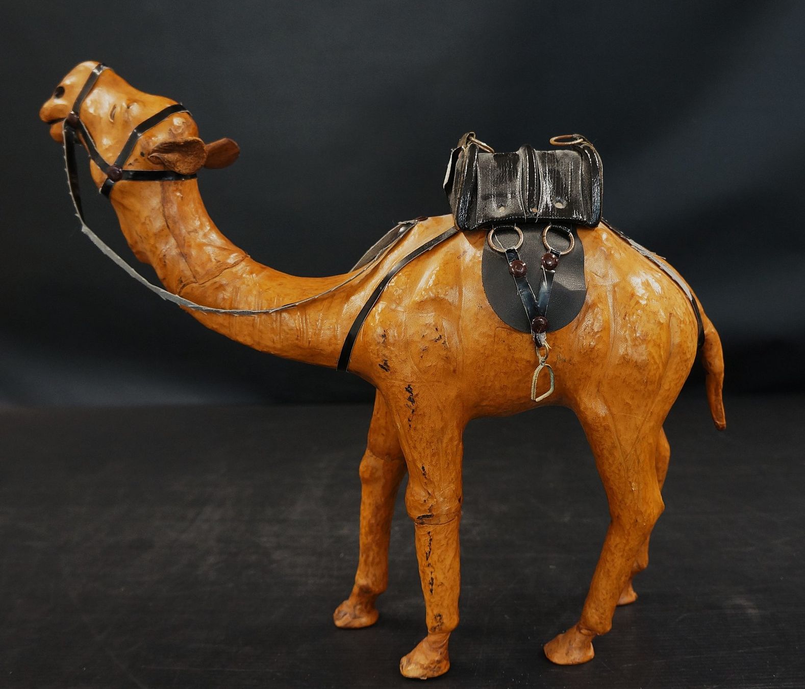 Statuette: Vintage Kamel Figur aus Leder – Usato da Basel venduto da bk_brockibasel 3