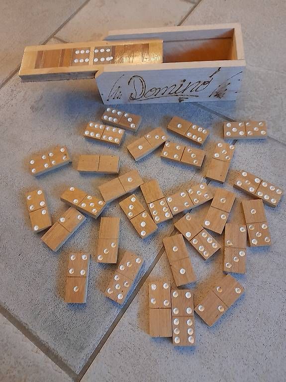 Giochi: Domino Spiel mit schöner Holzbox – Usato da Bäriswil BE venduto da Eddy77
