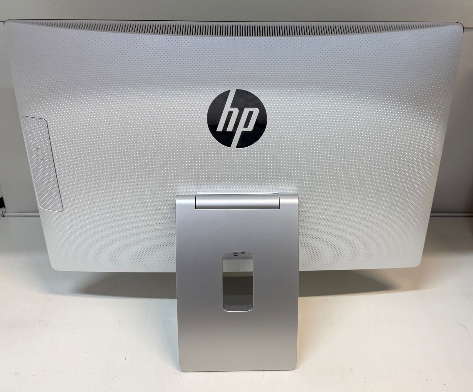 Hewlett Packard PC: HP Pavilion 23-q116nz  -   23'' All-in-One-Computer – Usato da Dietlikon venduto da Web-Trader 1