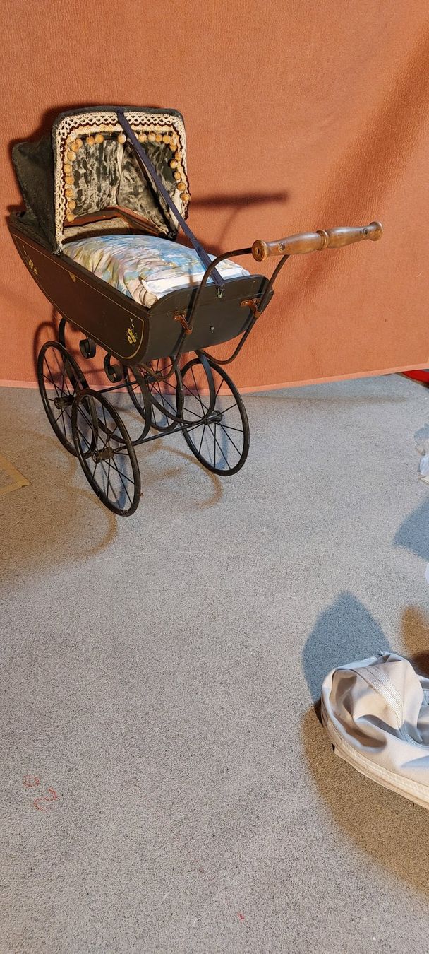 Carrozzine: Kinderwagen antik – Usato da Horw venduto da Zentral50