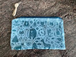 Kosmetiktasche hellblau Waldtiere Motiv neuwertig