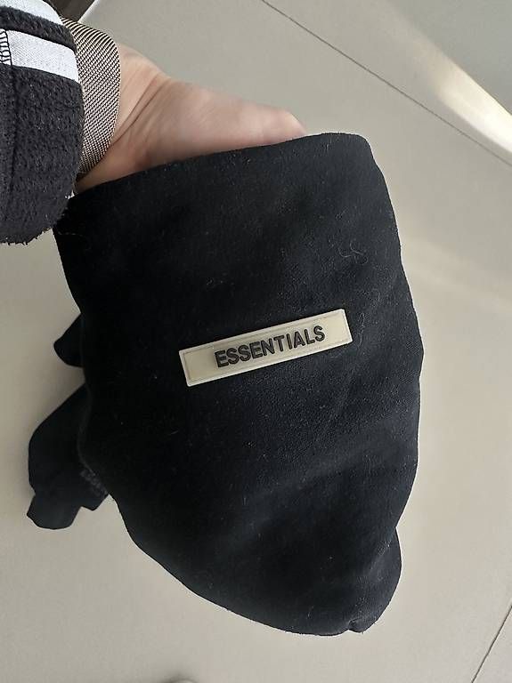 Maglioni & Felpe: Essentials Hoodie Black, M – Usato da St. Gallen venduto da ninl123 2