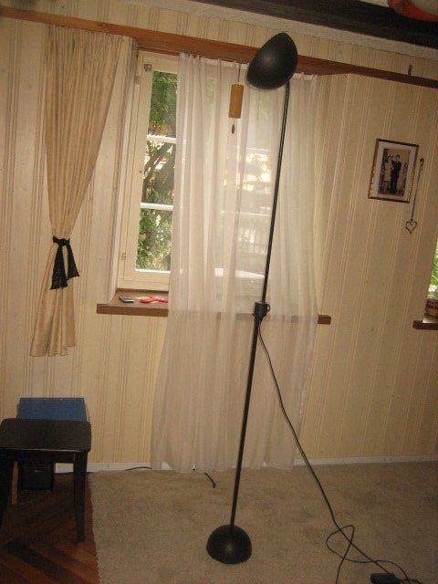 Lampade: Stehlampe höhenverstellbar schwarz – Usato da Winterthur venduto da pf02 3