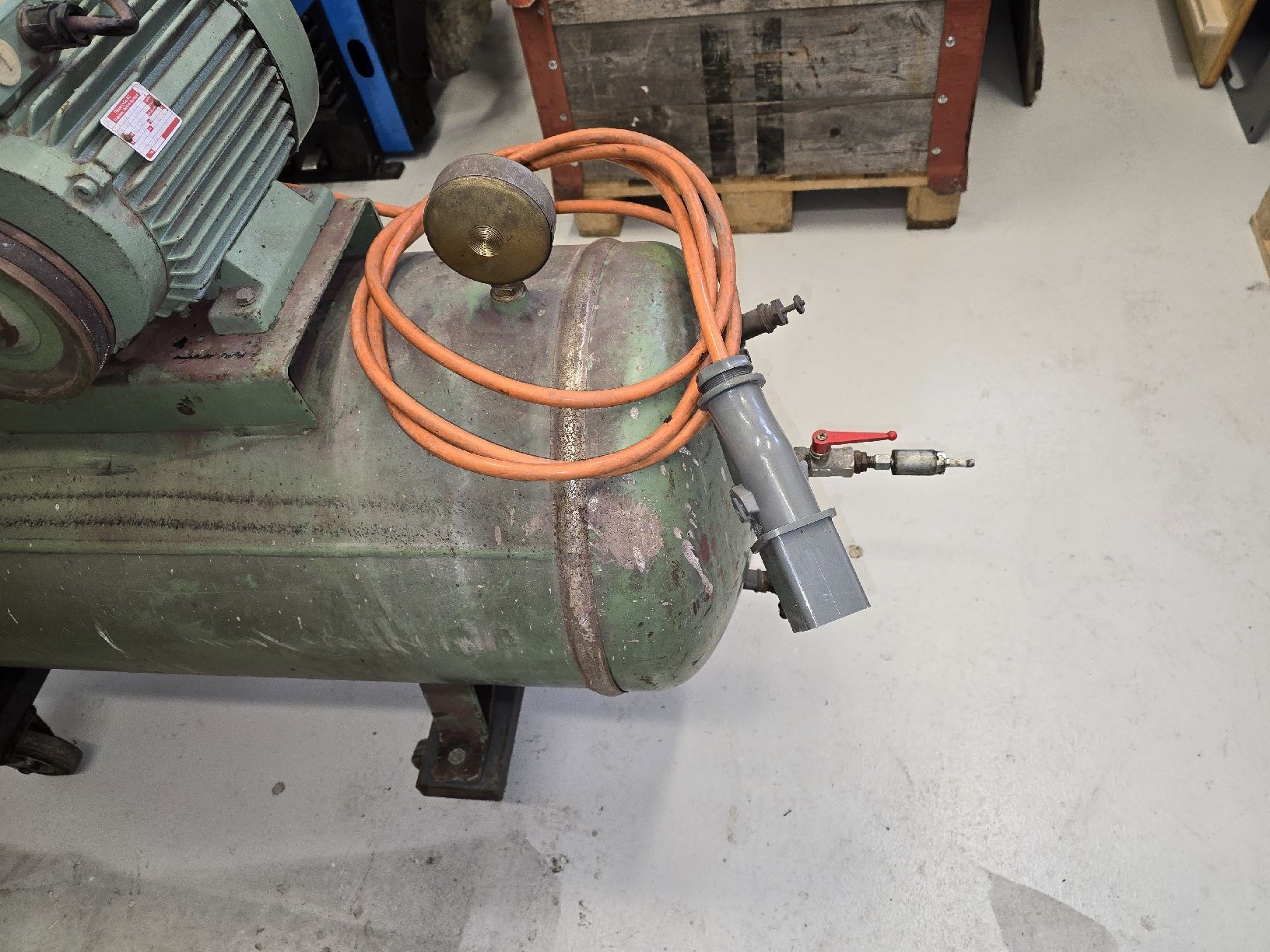 Kompressoren: Vintage Druckluft Kompressor - muss geschweisst werden.. – Gebraucht aus Cham von NeraHandel 7