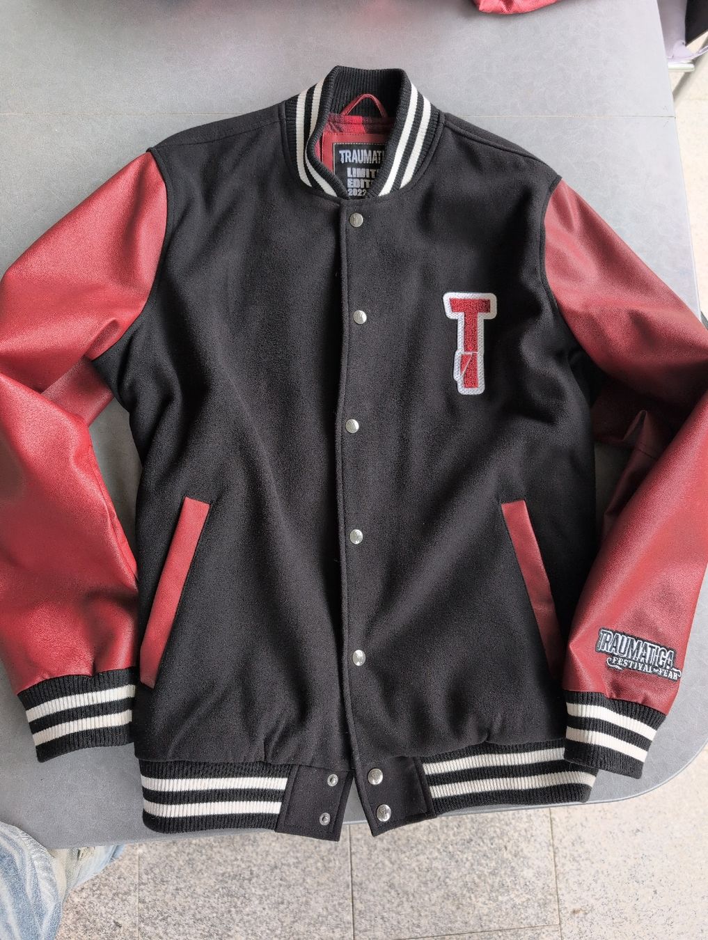 Giacche: Traumatica College Jacke XL – Nuovo (secondo la descrizione) da Waltenschwil venduto da Andy.Z01