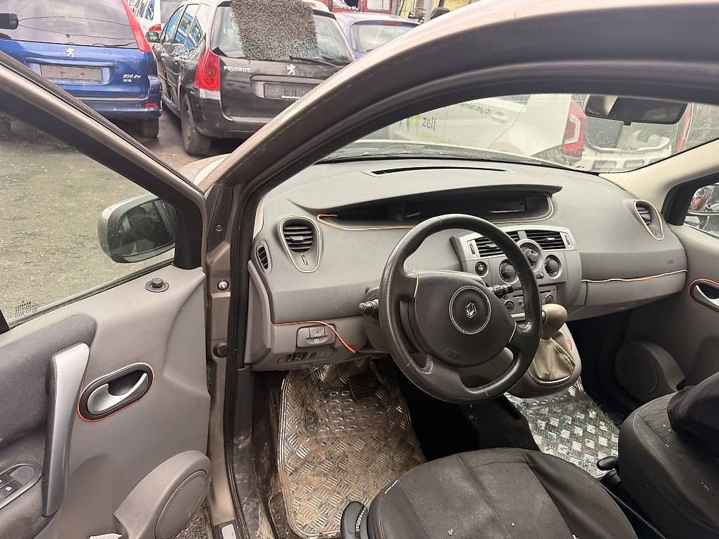Tutti pezzi di ricambio auto: Renaulet Scenic  Ersatzteile  – Usato da Udligenswil venduto da Sch2s 2
