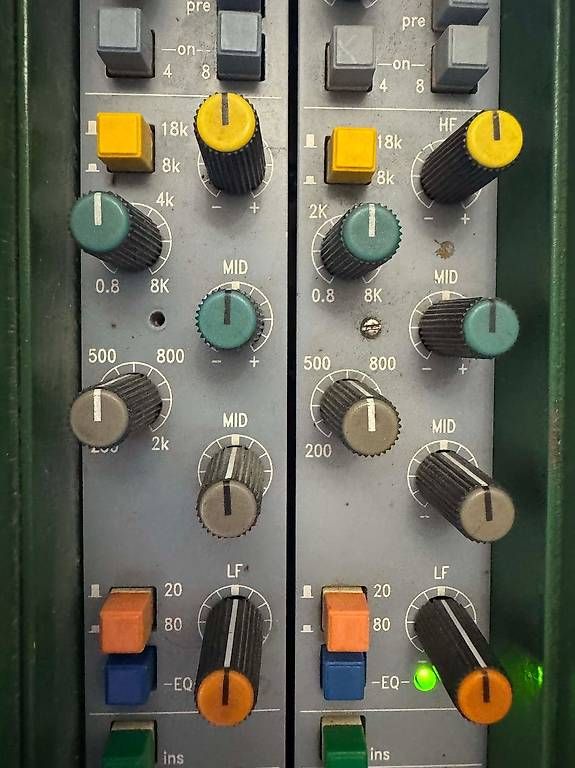 Strumenti musicali: Vends deux tranches de console Neve 55: préampli + EQ – Usato da Genève venduto da juftum 3