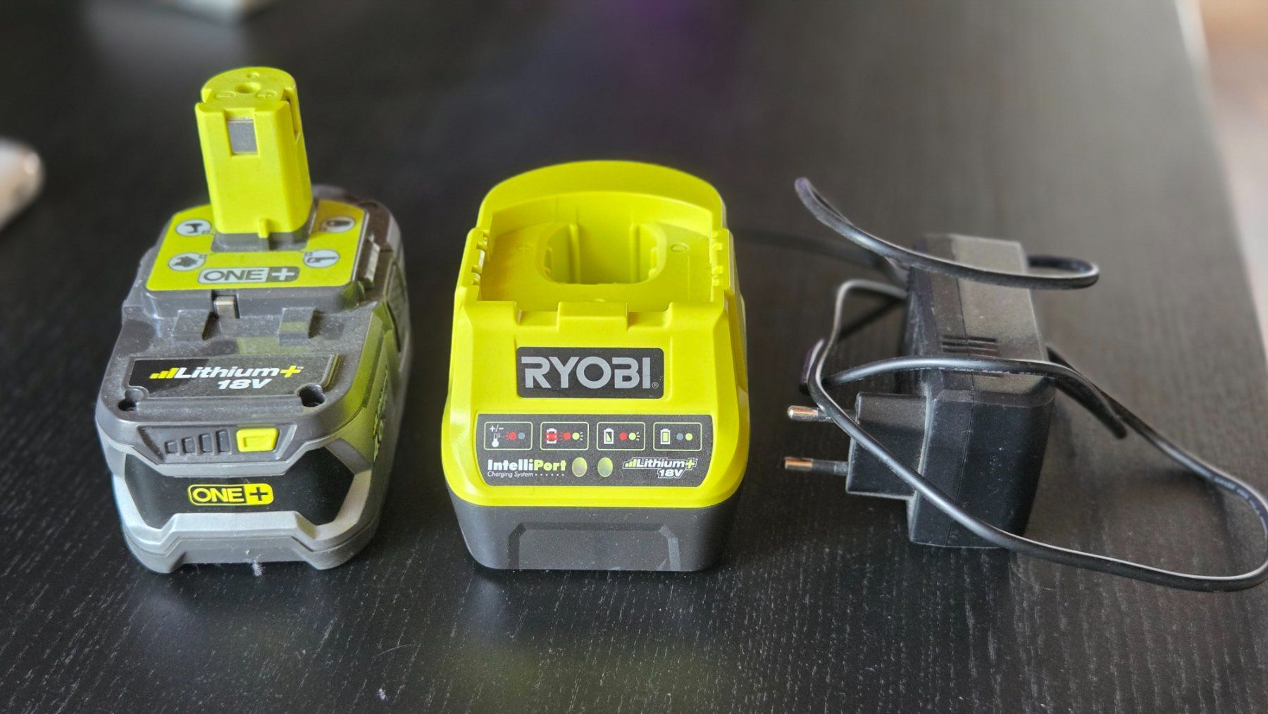 Ryobi Caricatori & Batterie: Ryobi ONE+ 18V Ladegerät mit 4.0Ah Lithium-Akku – Usato da Männedorf venduto da Zew_t75c