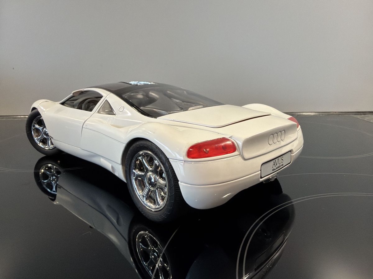Revell Modellini d'auto: Audi Avus weiss - 1/18 - Revell – Usato da Wolfwil venduto da Rolex1 2