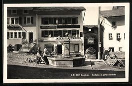 Gruyères, la fontaine et la porte d'ent