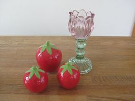 3 schöne Erdbeeren und 1 Tulpen Glas Teelicht