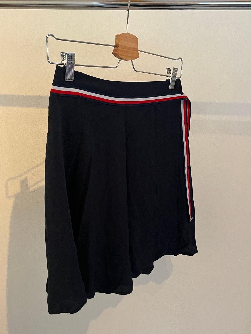 Tommy Hilfiger Gonne: Jupe bleu-marine, Tommy Hilfiger – Usato da Savagnier venduto da taianab