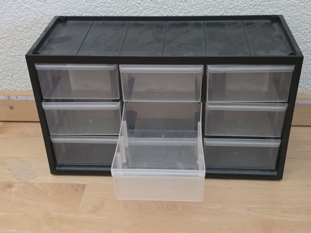 Cassettiere: Schraubenkästchen gross – Usato da Walenstadt venduto da goodperfumes 2