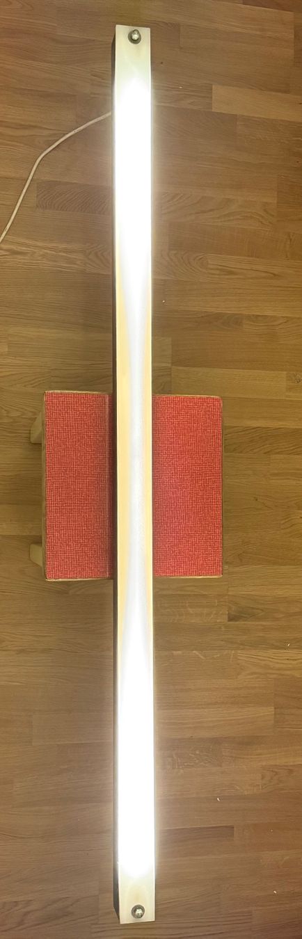 Lampes: Lampe aus Eisen mit Leuchtstoffröhre – D'occasion à Pratteln par Volk42 1