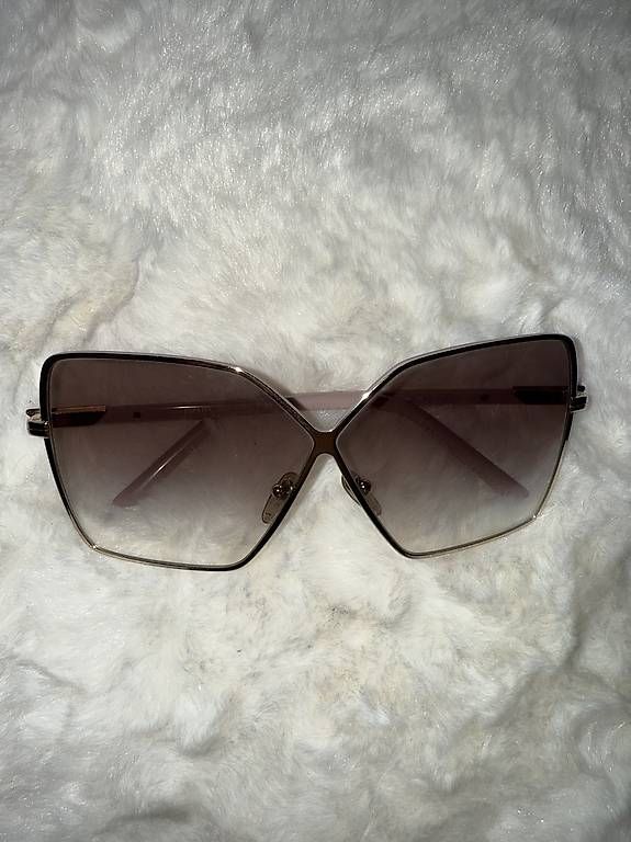 Lunettes & Verres: Prada Sonnenbrille – D'occasion à Effretikon par lil_vgd5