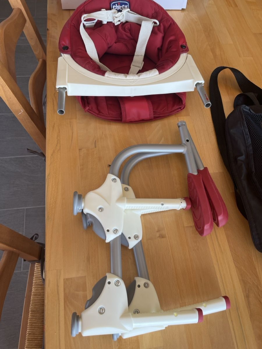 Chaises: Siège de table  360 degrés chicco – D'occasion à Poliez-le-Grand par Lauriane02