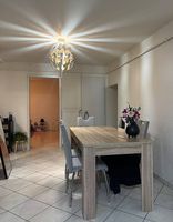 Table effet chêne clair
