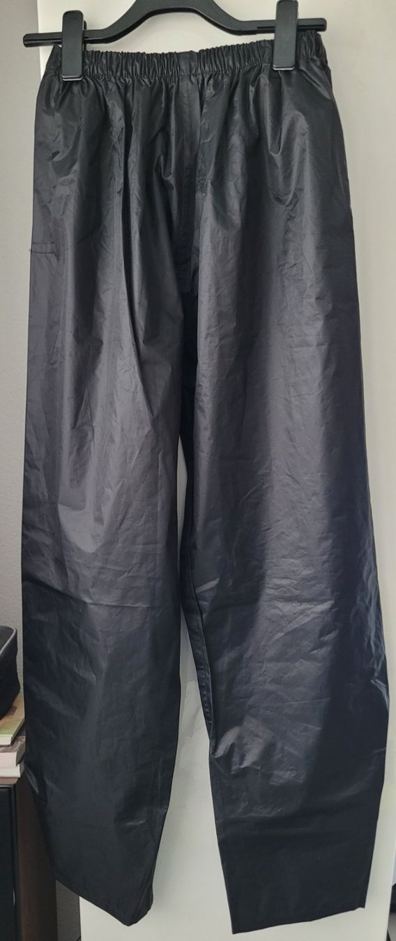 Pantaloni: Regenhose – Usato da Sevelen venduto da Motchi