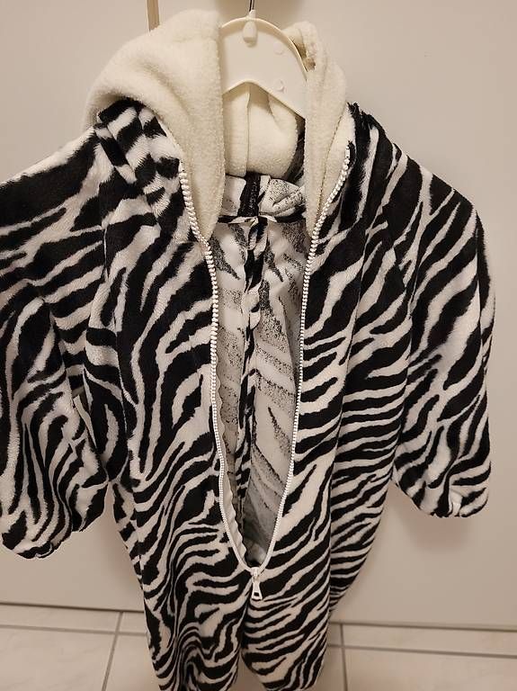 Costumes: Fasnachtskostüm Zebra, Grösse ca. 2-3 Jahre  – D'occasion à Fällanden par vickita1 1