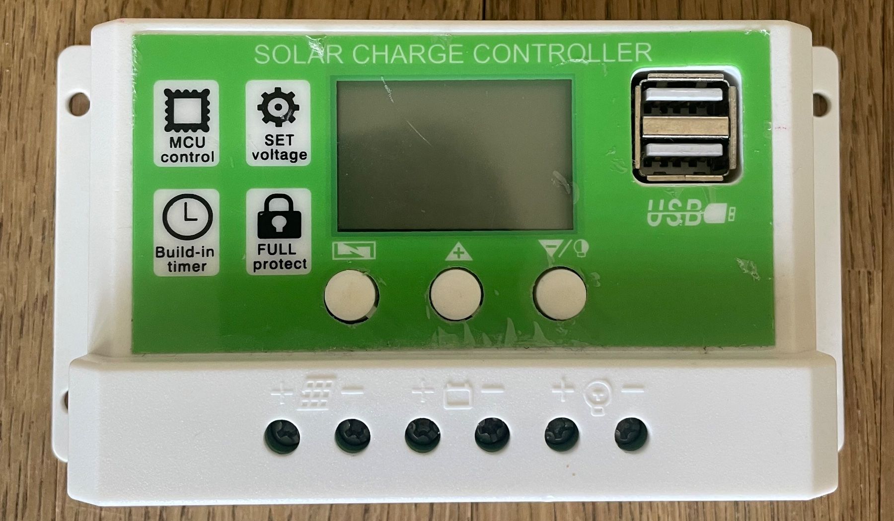Caricatori & Batterie: Solar Charge Controller mit USB - PWM – Nuovo (secondo la descrizione) da Steinhausen venduto da rod_g2cz