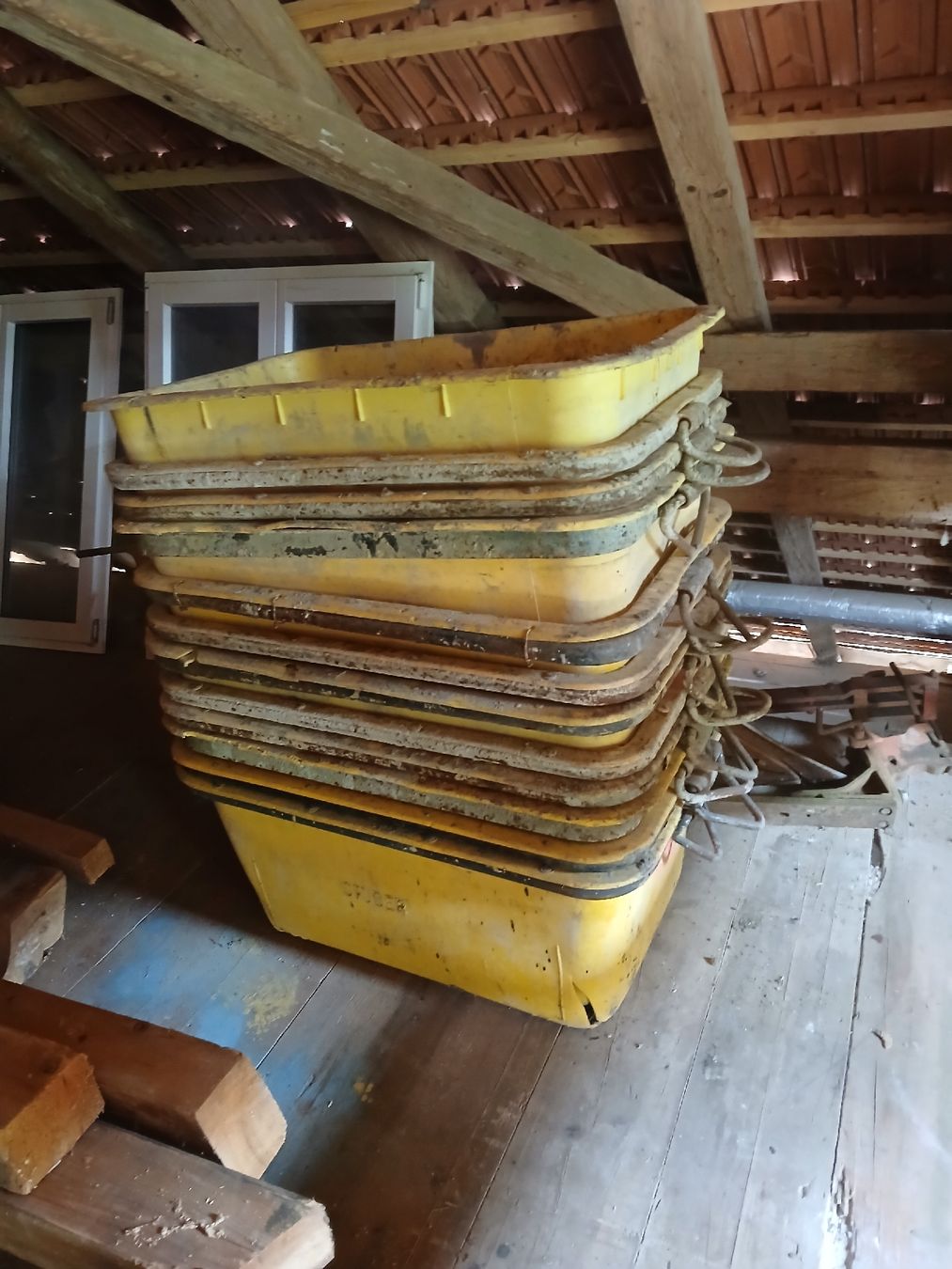 Conteneurs de construction: mörtelmulden – Défectueux à Nottwil par Samantha033