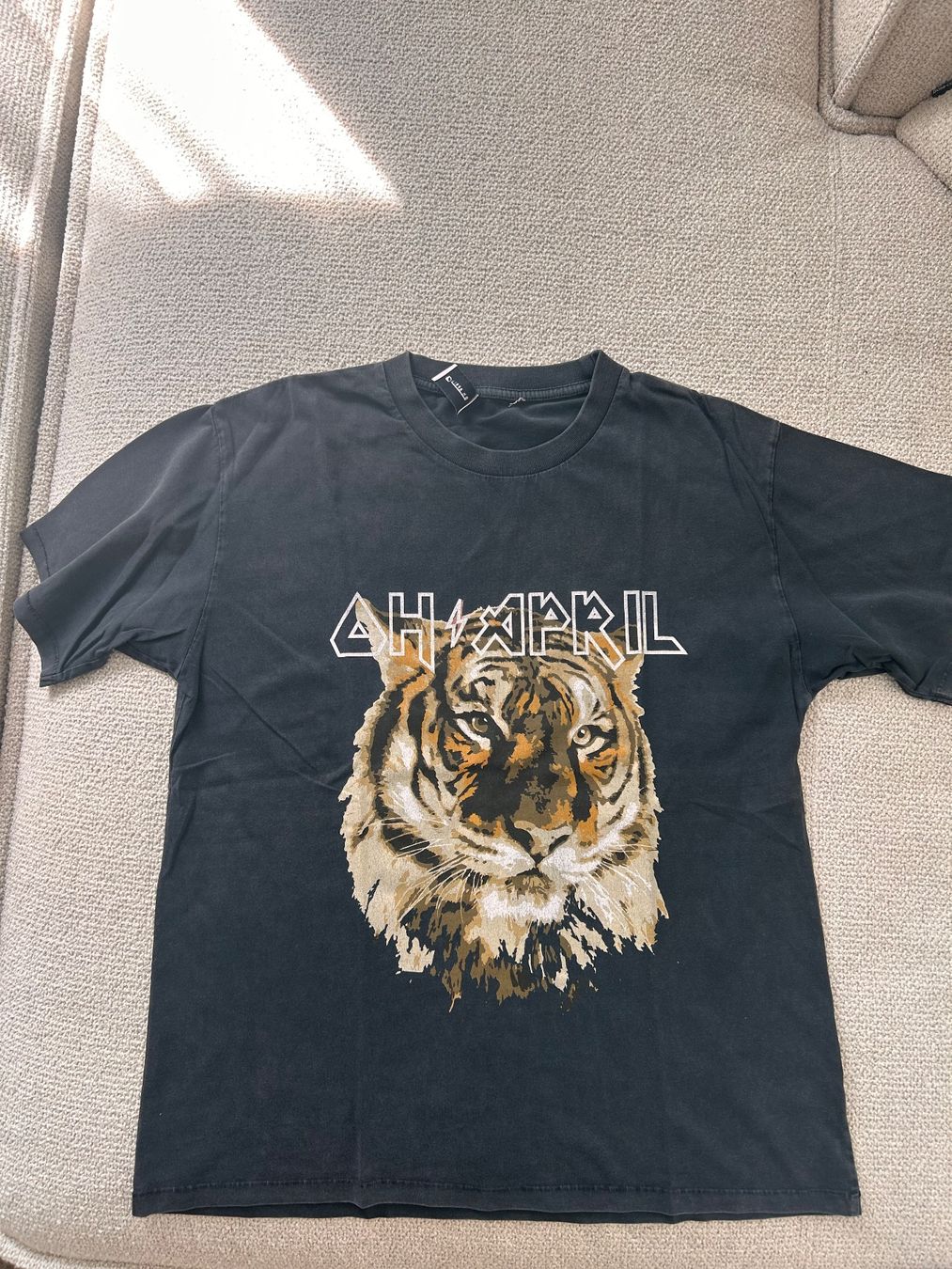 T-Shirts: OH APRIL T-Shirt, grau - Gr. M – Gebraucht aus Andwil SG von nin_y2zm