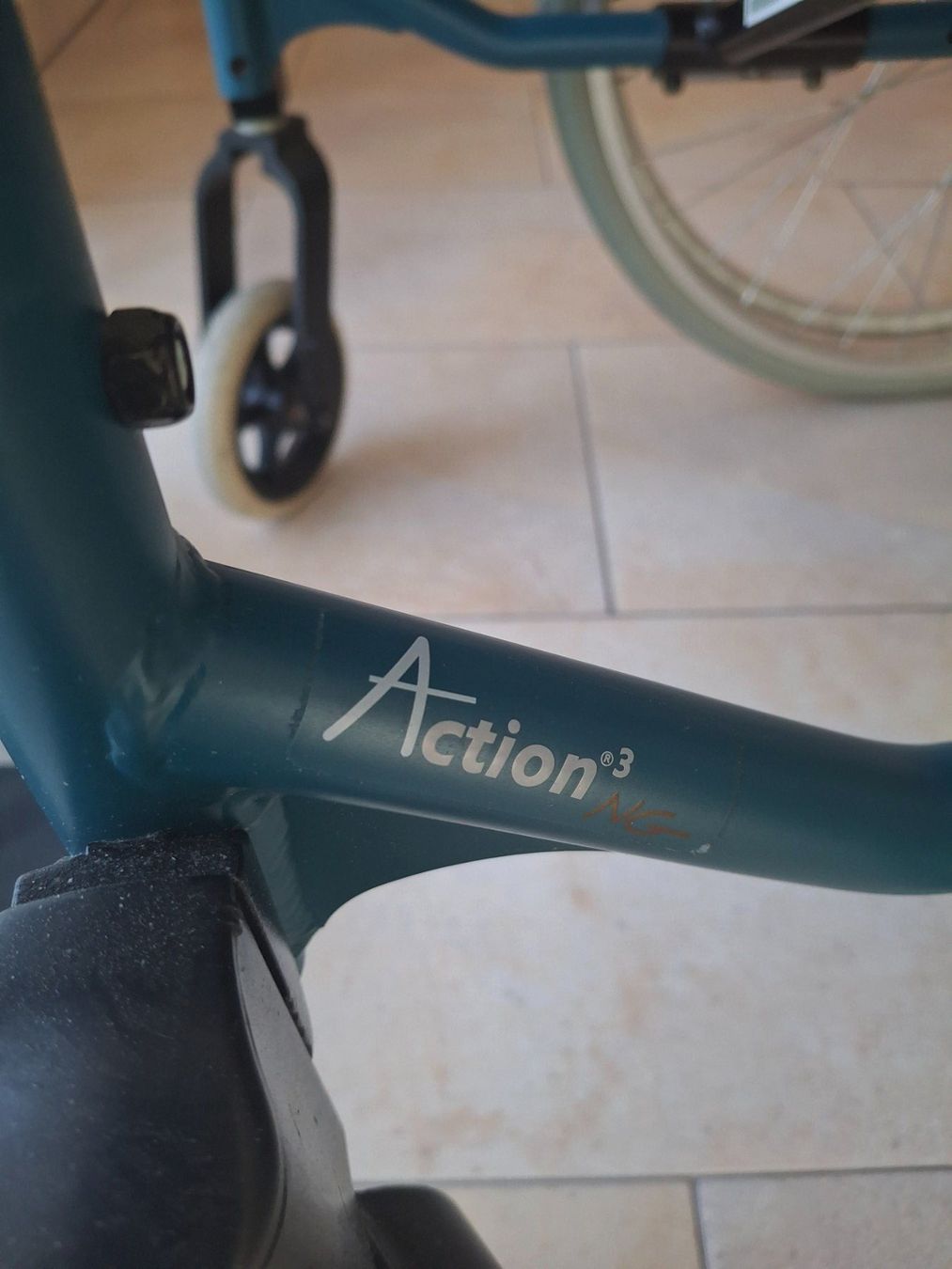 Rollstühle: Rollstuhl Invacare Action3 Echo mit Trommelbremsen – Gebraucht aus Wittnau von Onyx73 7