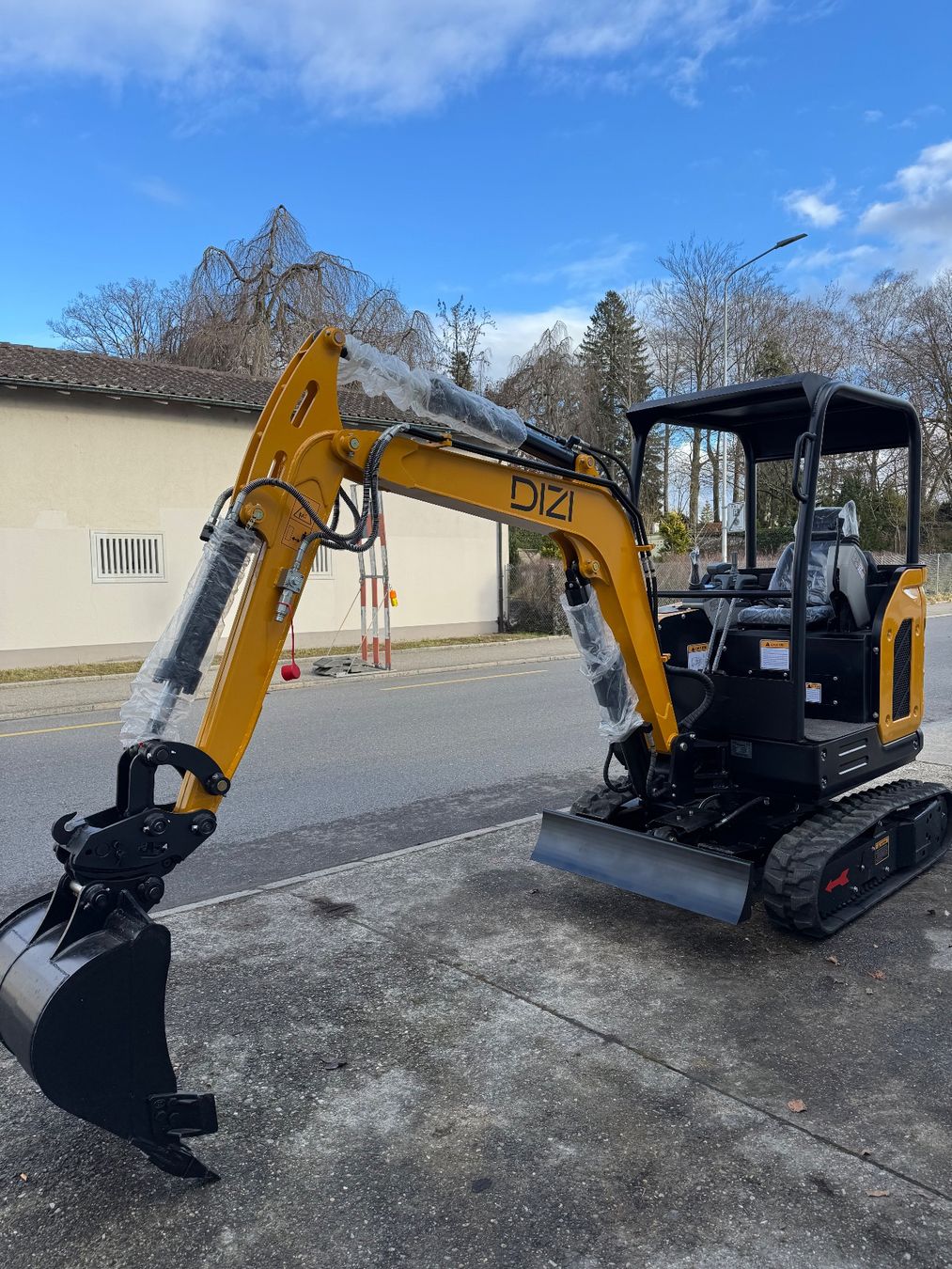 Escavatori: Bagger 2.5T GANZ NEU – Nuovo e nell'imballaggio originale da Biel/Bienne venduto da inf_p8rh 4