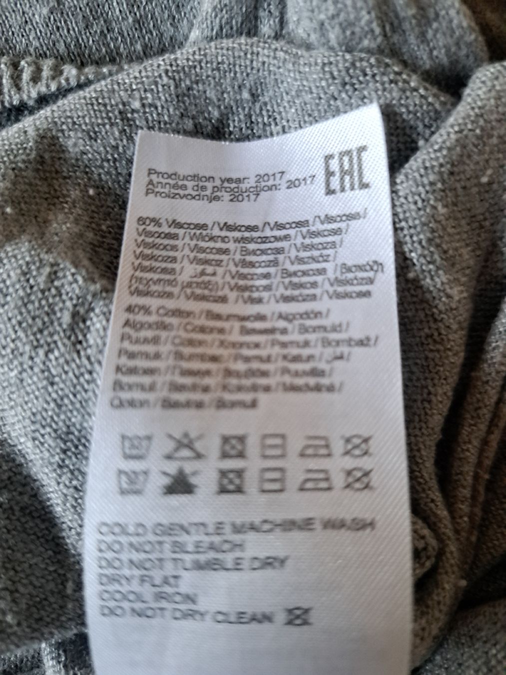 Only Pulls & Sweat-shirts: Pullover Only grau mit Sternmuster Grösse S gebraucht – D'occasion à Kriegstetten par Jakasi 3