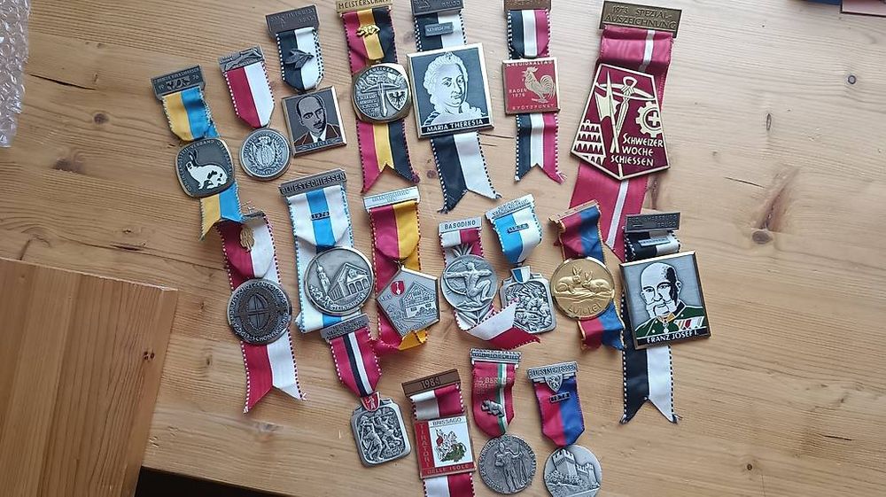 Medaillen Abzeichen quot Rarität quot von den #39 60 #39 90 Jahren (Gebraucht) in