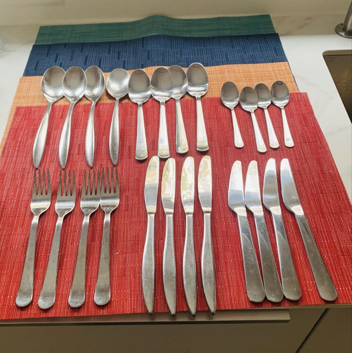 Elettrodomestici da cucina: KITCHEN: utensil / set glasses/ plates / cutlery – Usato da Zürich venduto da Angela_Fashion_Lover 1