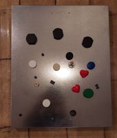 Magnetwand mit Magneten.