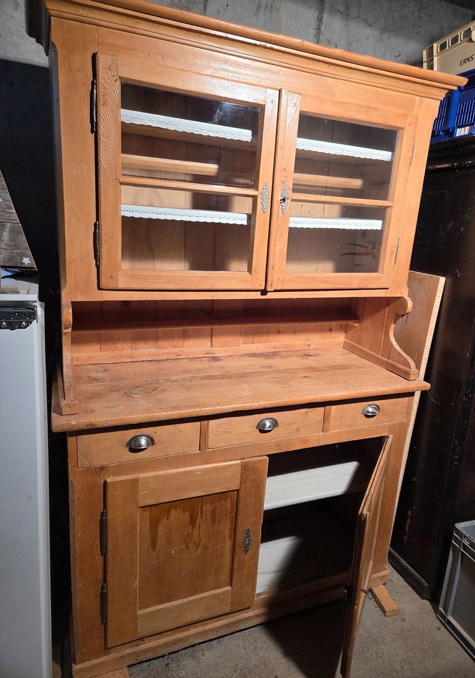 Büffets: Antiker Buffet-Schrank, Weichholz – Gebraucht aus Lenk von lexu87 1