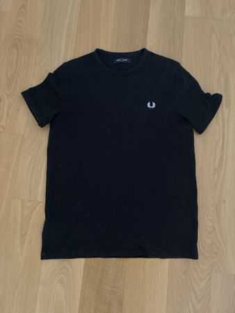 Fred Perry T-Shirt schwarz Herren Grösse M guter Zustand