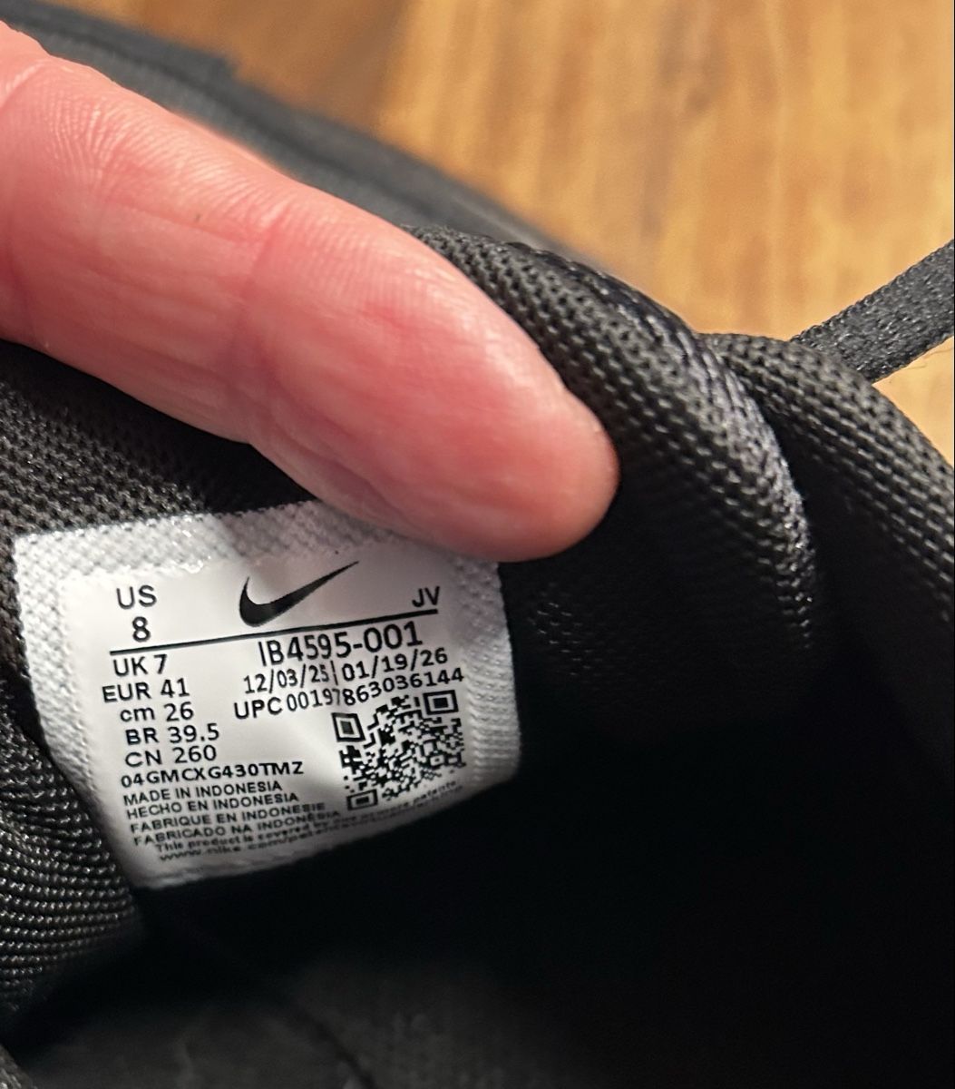 Nike Scarpe per ragazzi: Nike Turnschuhe schwarz Gr. 41 – Usato da Auenstein venduto da februar2012 2