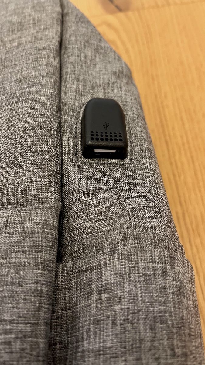 Zaini: Reiserucksack grau mit USB Anschluss – Usato da Widnau venduto da FabFo94 4