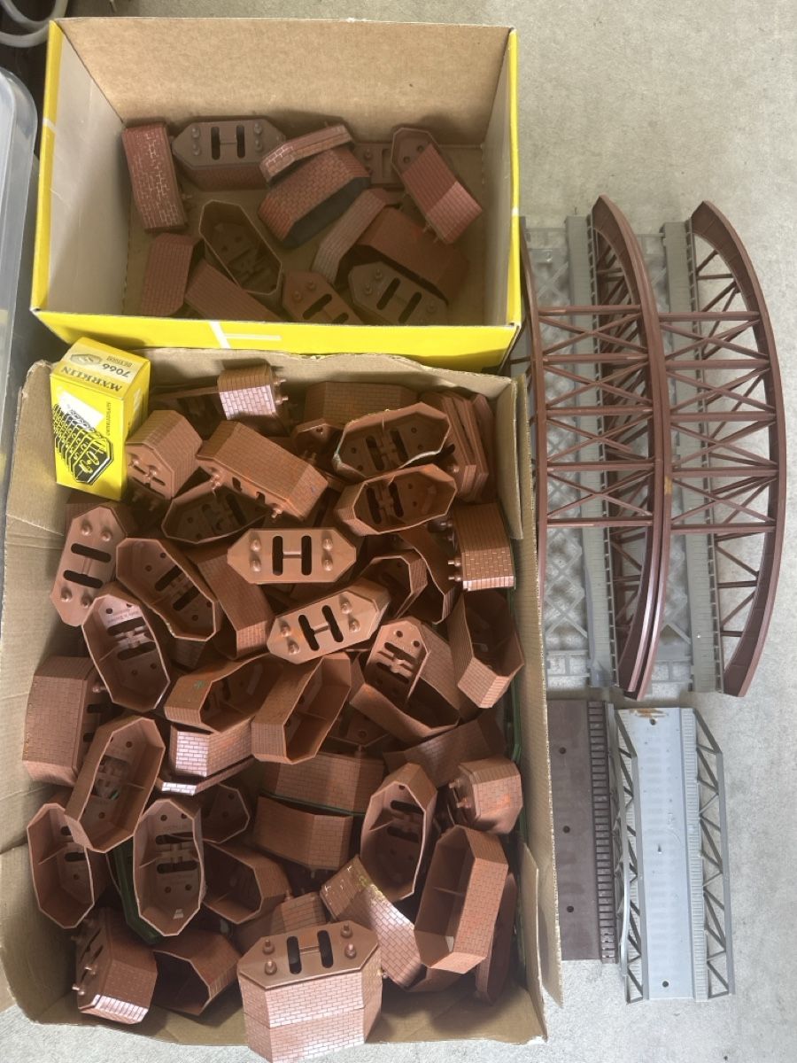 Modellini di ferrovie: Riesiges Brücken Set H0 ab 29.- – Usato da Sennwald venduto da HARO-Import