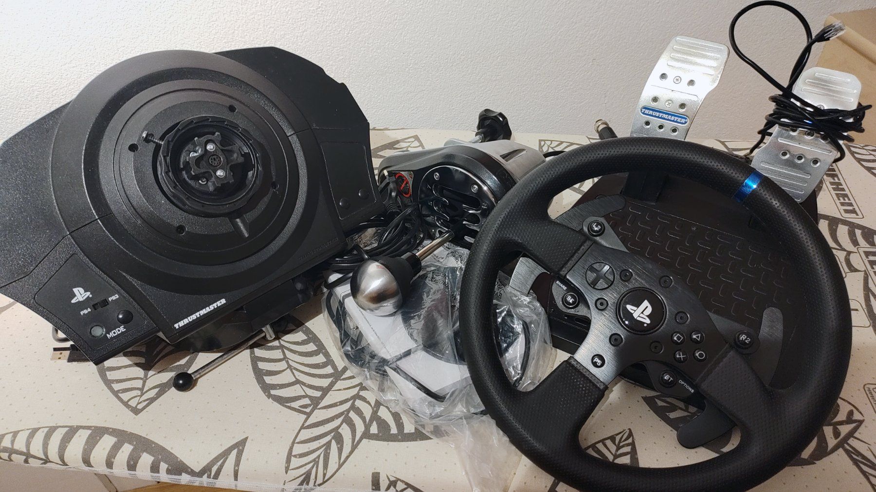 Thrustmaster Controller: Trustmaster T300 RS Lenkrad + TH8A Schaltung – Usato da Gwatt (Thun) venduto da Eruit33