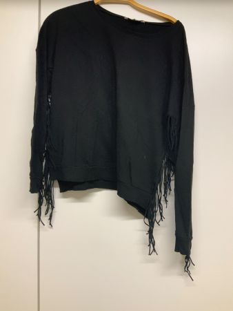 Damen Pullover schwarz mit Fransen an den Seite Gr. M