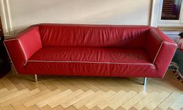 Ledersofa rot mit weissem Keder Metallfüsse gebraucht
