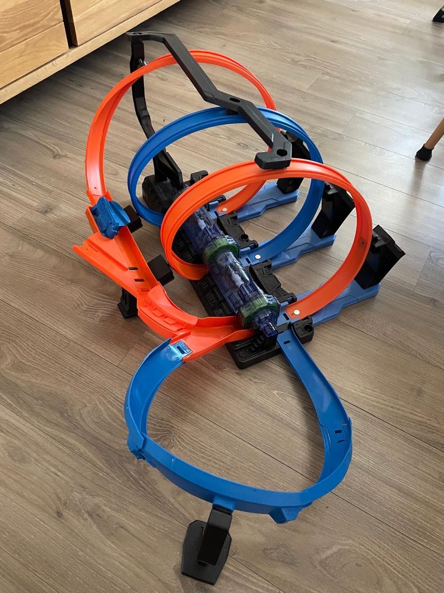 Hot Wheels Piste: Circuit Hot Wheels Action cascades loopings et barils – Usato da Sierre venduto da Ruyfigas