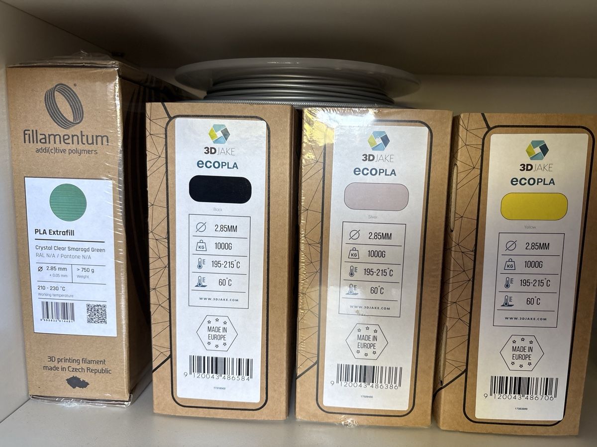 Ultimaker Stampanti 3D: Ultimaker 3 3D Drucker mit Filament und Zubehör – Usato da St. Gallen venduto da chrismotov 3