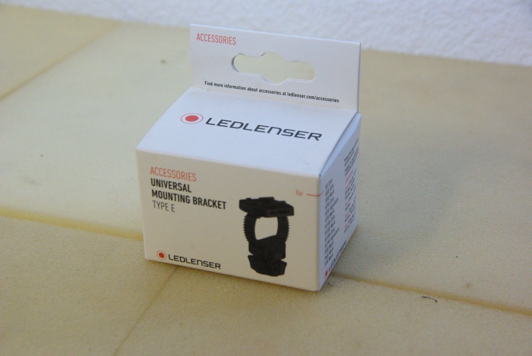 Ledlenser Lampade: Led Lenser Universalbefestiegung hür H5 Core – Nuovo e nell'imballaggio originale da Herisau venduto da Cevianer1844