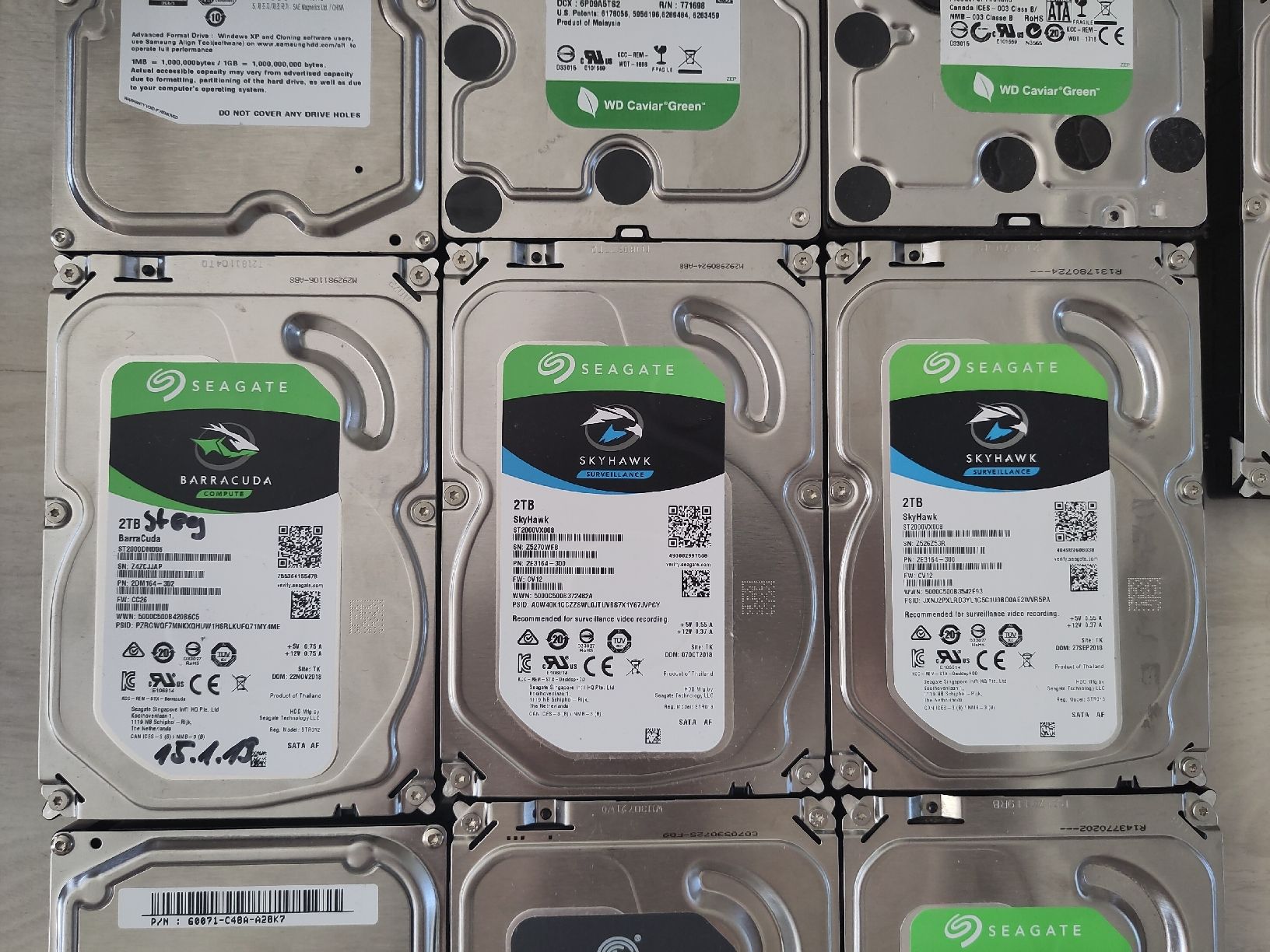 Harddisks: 13x 2TB 3.5" Festplatte – Defekt aus Sargans von sve_hjs5 3