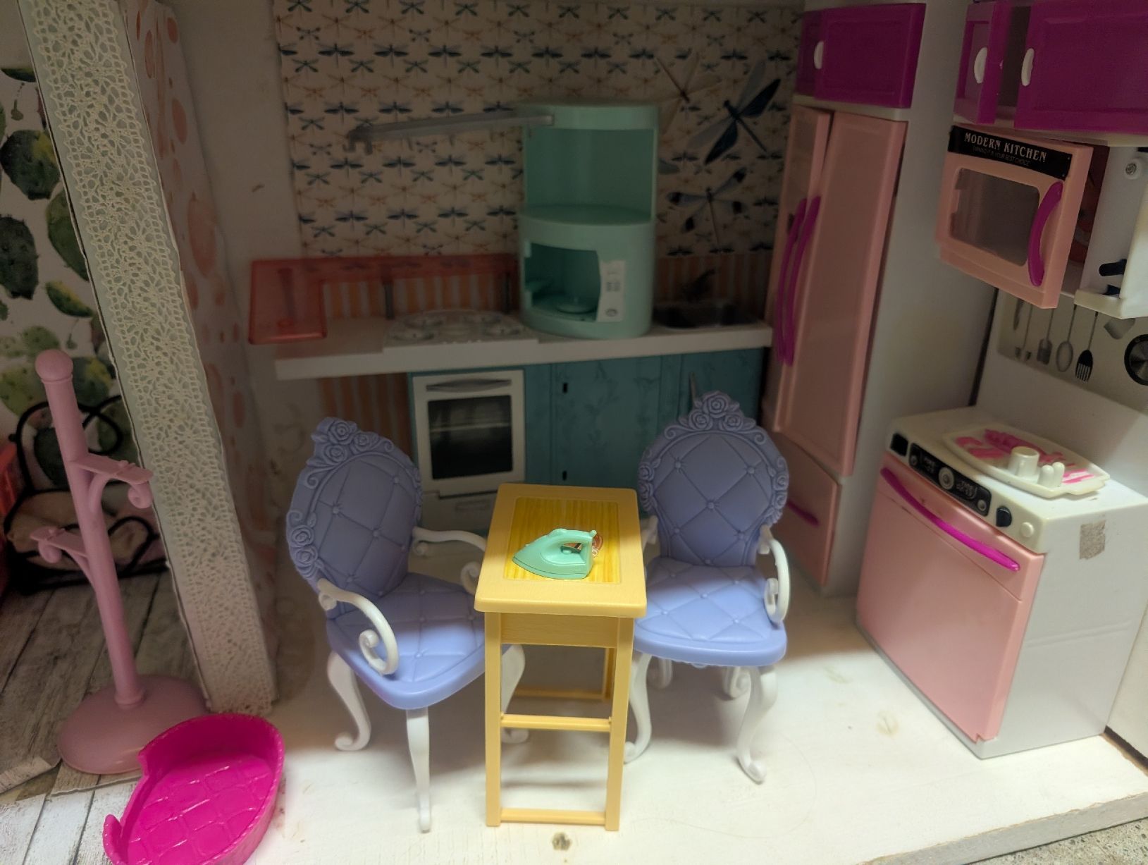 Barbie Case e mobili per bambole: Barbiehaus selfmade inkl Einrichtung  – Usato da Grünen venduto da nic_7jmp 1