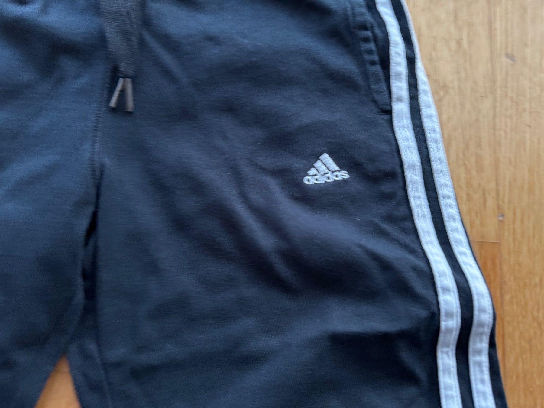 Adidas Pantaloni: Neuwertige Adidas Trainings-Short's Gr.152 – Nuovo (secondo la descrizione) da Bettlach venduto da Tradenet100 1