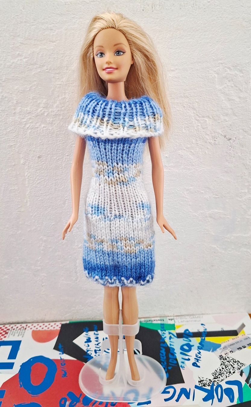 Bambole: Barbie Kleid neu und handgestrickt. – Nuovo e nell'imballaggio originale da Zug venduto da Areta